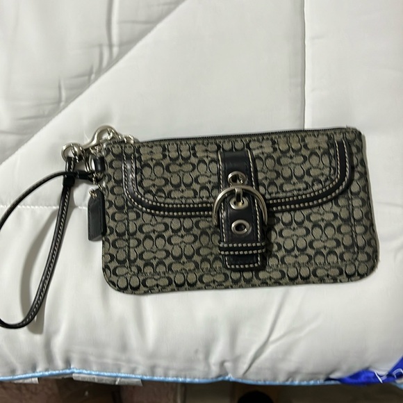 Coach Handbags - Coach wristlet